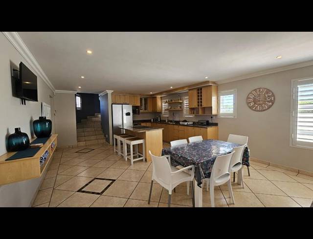4 BEDROOM HOUSE FOR SALE IN LAMPIESBAAI
